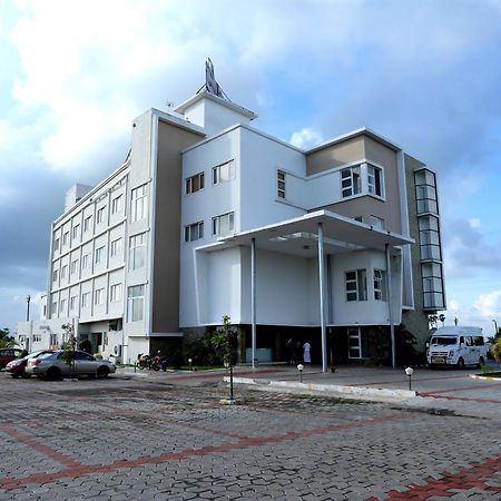 Hotel Queens Inn Веланканні Екстер'єр фото