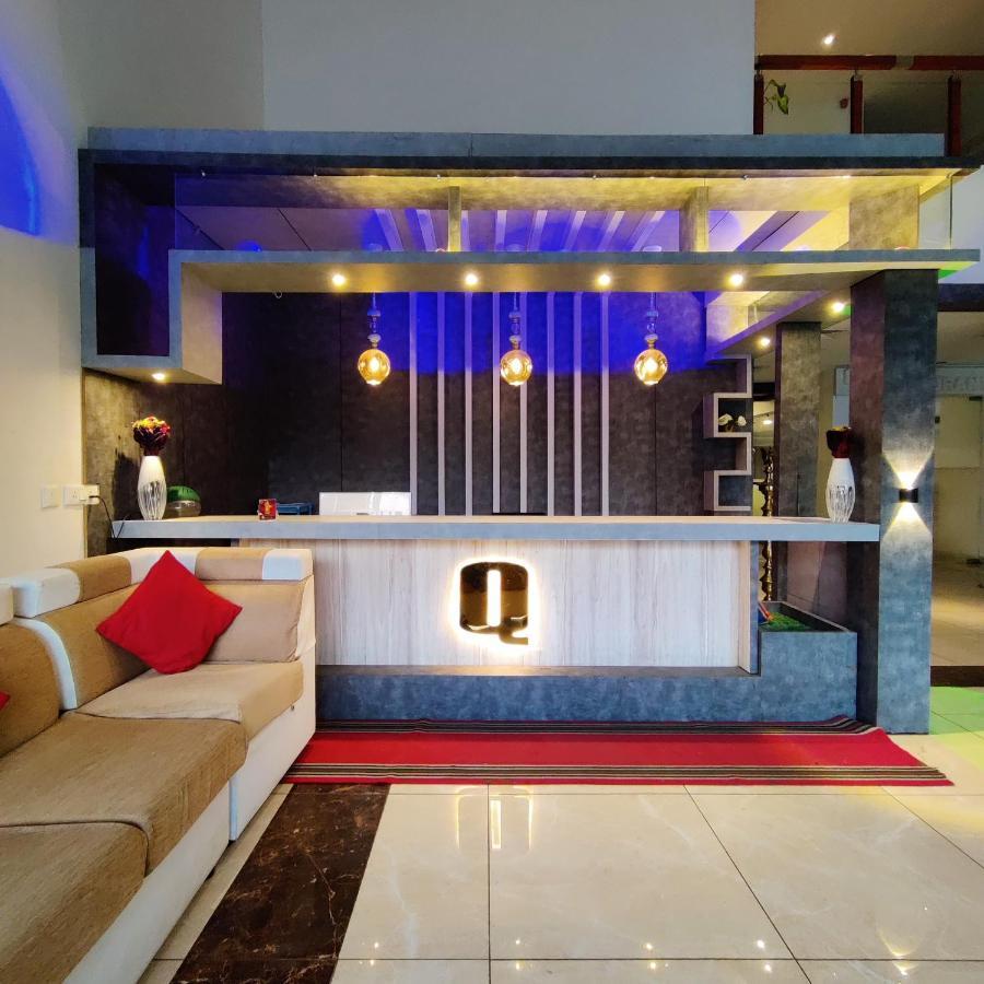 Hotel Queens Inn Веланканні Екстер'єр фото