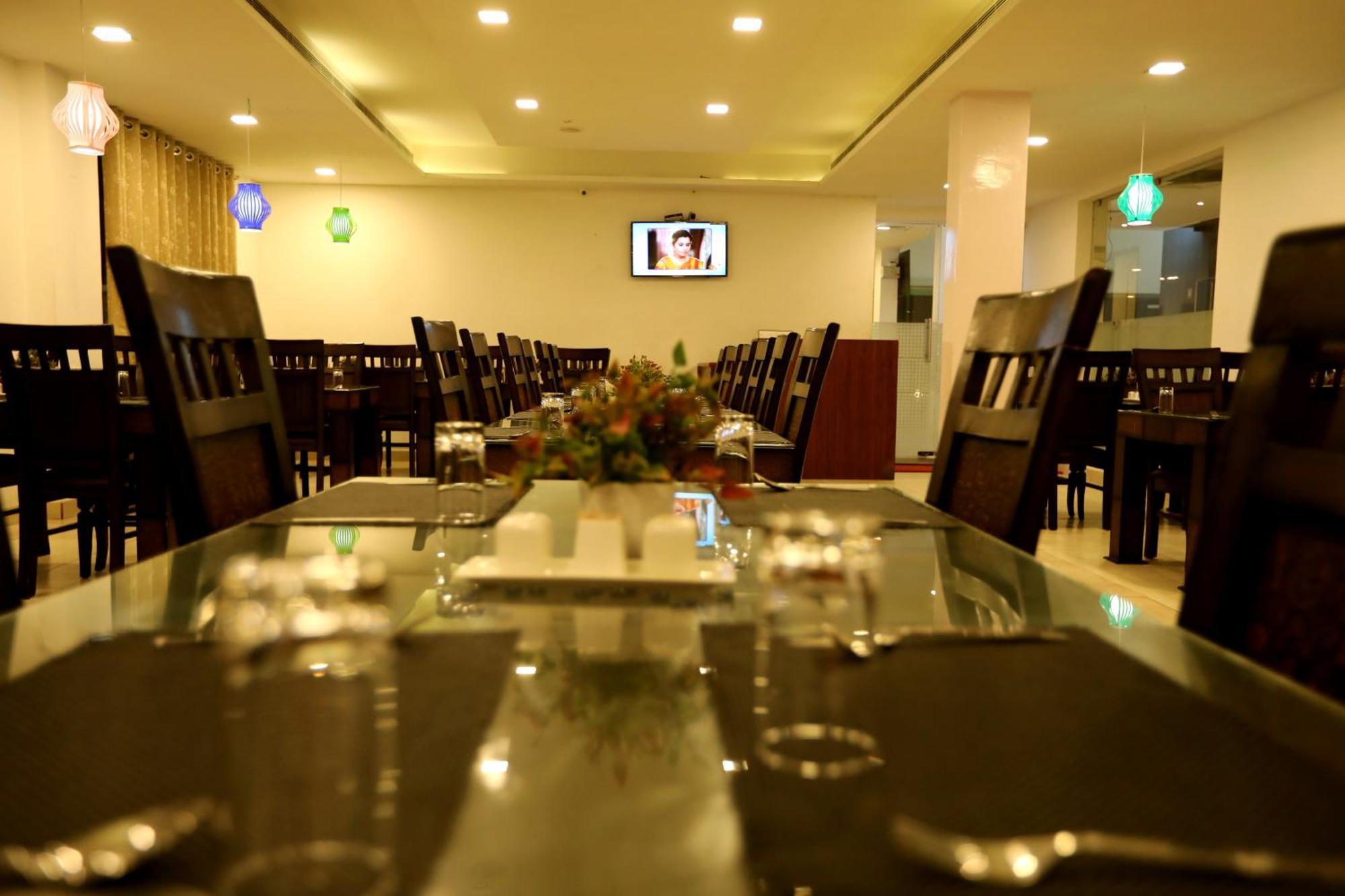 Hotel Queens Inn Веланканні Екстер'єр фото