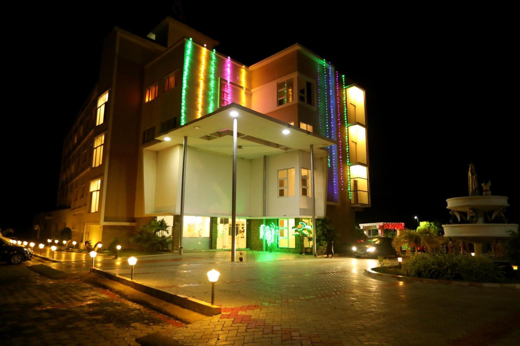 Hotel Queens Inn Веланканні Екстер'єр фото