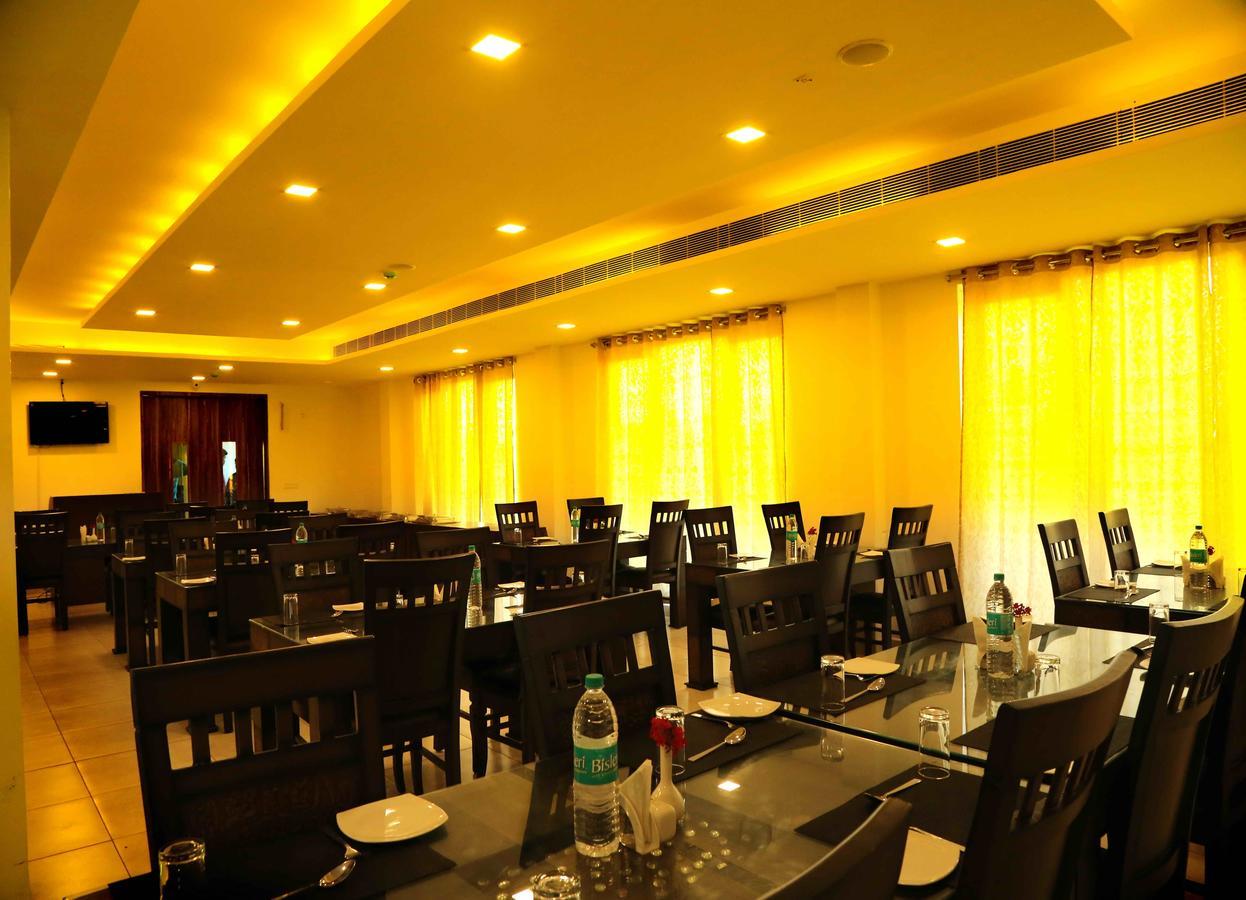 Hotel Queens Inn Веланканні Екстер'єр фото