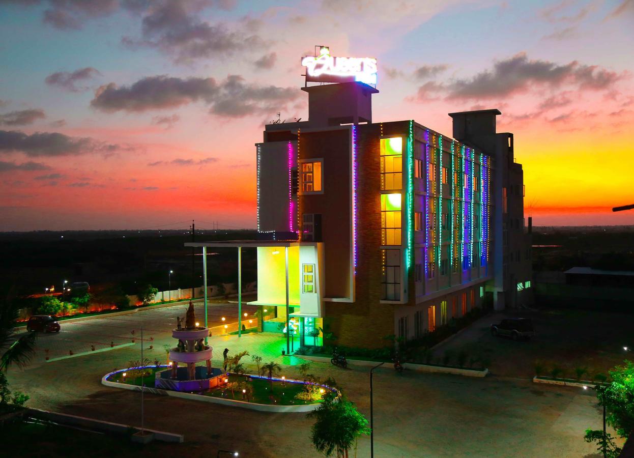 Hotel Queens Inn Веланканні Екстер'єр фото