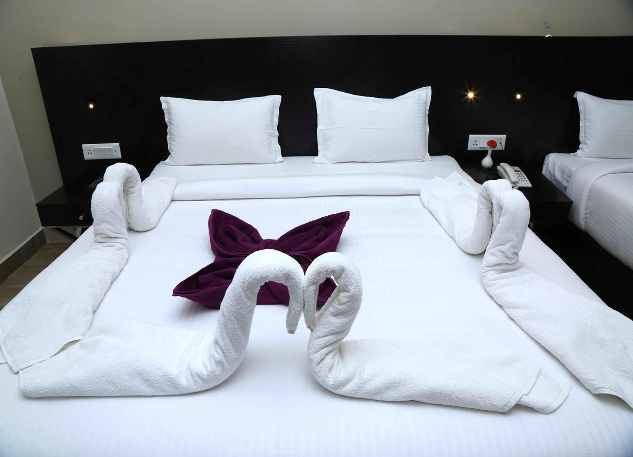 Hotel Queens Inn Веланканні Екстер'єр фото