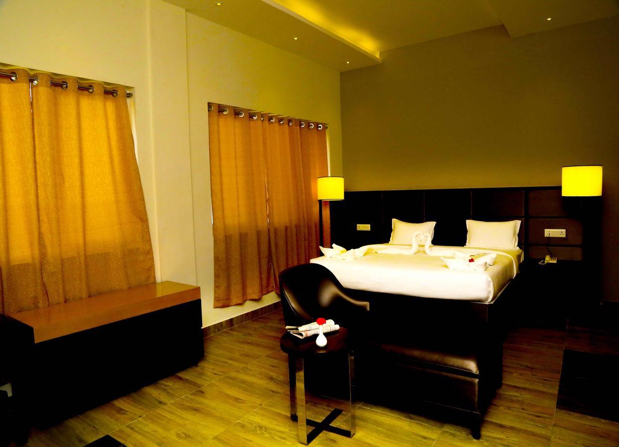 Hotel Queens Inn Веланканні Екстер'єр фото
