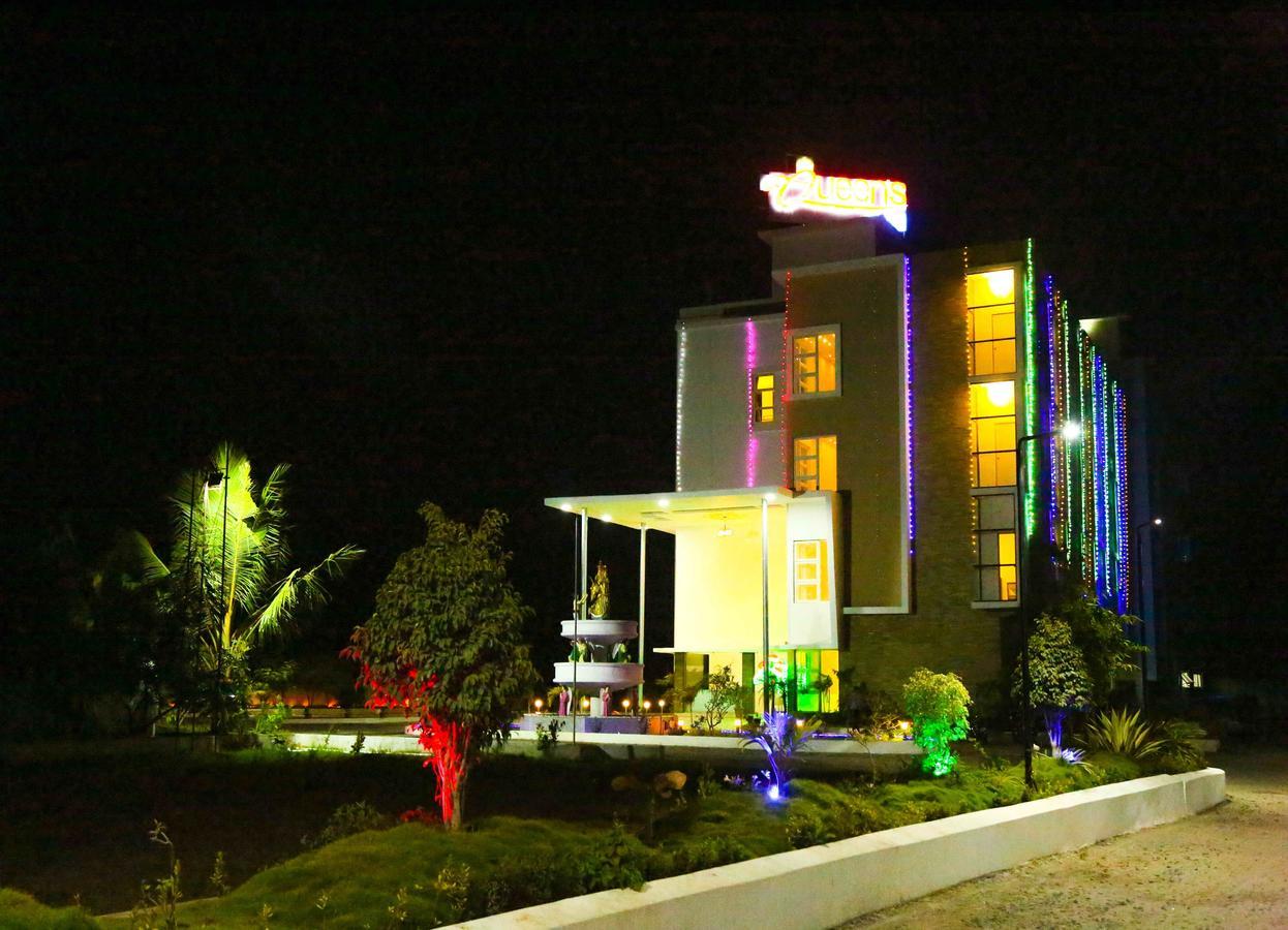 Hotel Queens Inn Веланканні Екстер'єр фото