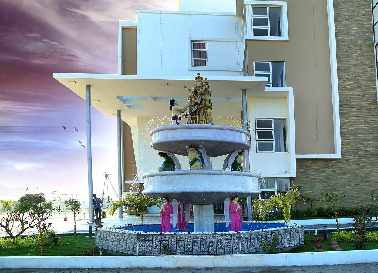 Hotel Queens Inn Веланканні Екстер'єр фото